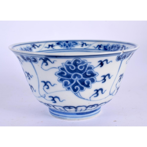 126 - A 19TH CENTURY CHINESE BLUE AND WHITE PORCELAIN BOWL bearing Qianlong marks to base. 10 cm diameter.