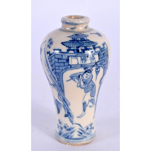 127 - A 19TH CENTURY CHINESE BLUE AND WHITE PORCELAIN SNUFF BOTTLE bearing seal mark to rim, painted with ... 