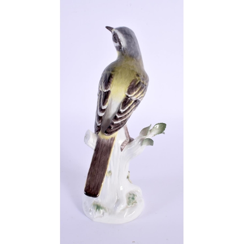 16 - A FINE MEISSEN PORCELAIN FIGURE OF A BIRD modelled upon a stump. 18 cm x 8 cm.