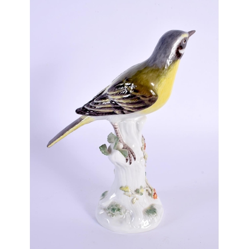 16 - A FINE MEISSEN PORCELAIN FIGURE OF A BIRD modelled upon a stump. 18 cm x 8 cm.