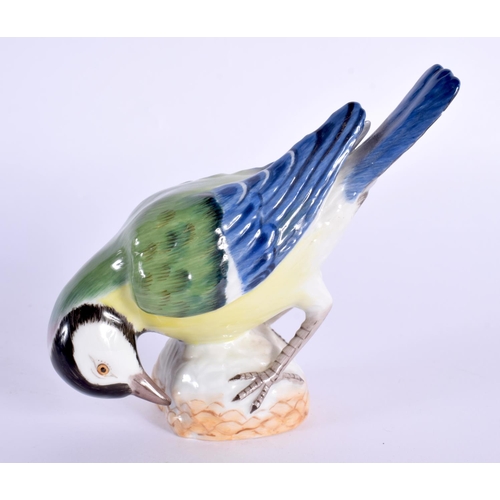 17 - A FINE MEISSEN PORCELAIN FIGURE OF A BIRD modelled pecking. 9 cm x 9 cm.