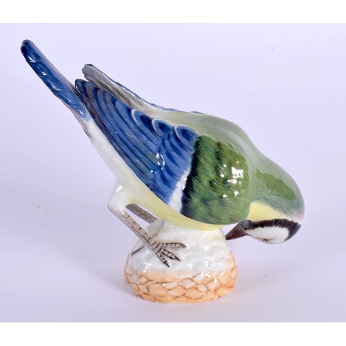 17 - A FINE MEISSEN PORCELAIN FIGURE OF A BIRD modelled pecking. 9 cm x 9 cm.