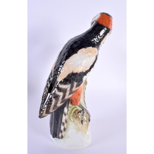 18 - AN UNUSUAL LARGE KPM BERLIN PORCELAIN FIGURE OF A BIRD modelled upon a stump. 25 cm x 16 cm.