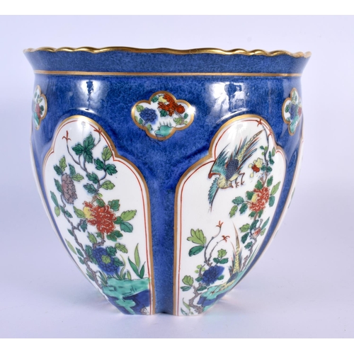 29 - AN UNUSUAL CROWN STAFFORDSHIRE FAMILLE VERTE POWER BLUE PLANTER painted in the Chinese style. 15 cm ... 