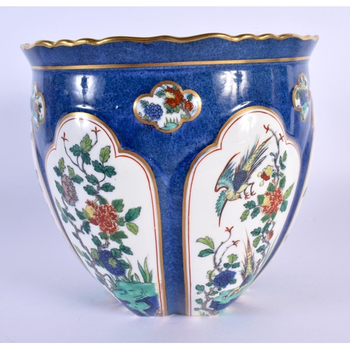 29 - AN UNUSUAL CROWN STAFFORDSHIRE FAMILLE VERTE POWER BLUE PLANTER painted in the Chinese style. 15 cm ... 