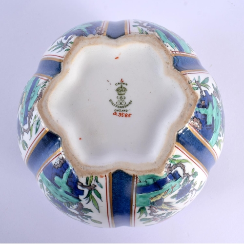 29 - AN UNUSUAL CROWN STAFFORDSHIRE FAMILLE VERTE POWER BLUE PLANTER painted in the Chinese style. 15 cm ... 