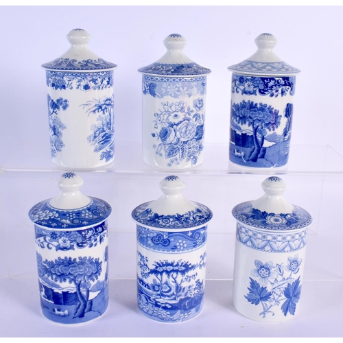 36 - A SET OF SIX SPODE BLUE AND WHITE PORCELAIN SPICE BOXES AND COVERS. 11.5 cm high. (6)