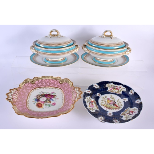 5 - A FINE EARLY 19TH CENTURY CHAMBERLAINS WORCESTER DISH together with a pair of Worcester tureens & a ... 