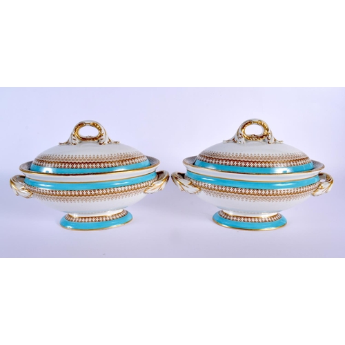 5 - A FINE EARLY 19TH CENTURY CHAMBERLAINS WORCESTER DISH together with a pair of Worcester tureens & a ... 