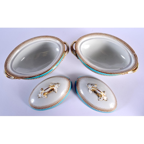 5 - A FINE EARLY 19TH CENTURY CHAMBERLAINS WORCESTER DISH together with a pair of Worcester tureens & a ... 