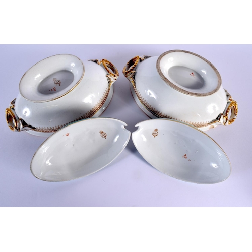 5 - A FINE EARLY 19TH CENTURY CHAMBERLAINS WORCESTER DISH together with a pair of Worcester tureens & a ... 