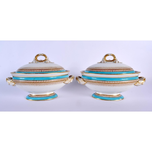 5 - A FINE EARLY 19TH CENTURY CHAMBERLAINS WORCESTER DISH together with a pair of Worcester tureens & a ... 