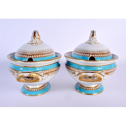 5 - A FINE EARLY 19TH CENTURY CHAMBERLAINS WORCESTER DISH together with a pair of Worcester tureens & a ... 