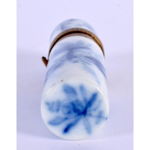 50 - A MID 19TH CENTURY EUROPEAN PORCELAIN BLUE AND WHITE SCENT BOTTLE possibly Meissen. 8.5 cm high.