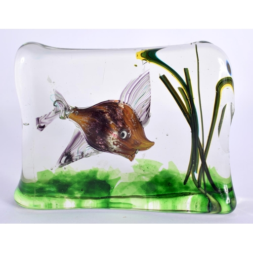 55 - AN UNUSUAL 1950S EUROPEAN AQUARIUM GLASS SCULPTURE. 15 cm x 13 cm.