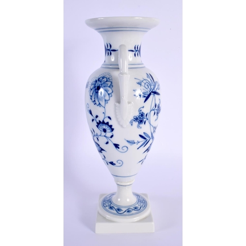 7 - A MEISSEN PORCELAIN TWIN HANDLED VASE AND COVER. 27 cm x 10 cm.