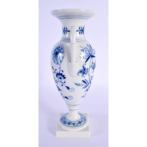 7 - A MEISSEN PORCELAIN TWIN HANDLED VASE AND COVER. 27 cm x 10 cm.