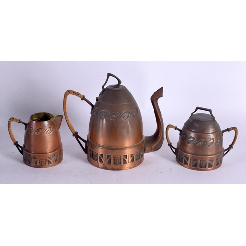 749A - A STYLISH SECESSIONIST MOVEMENT COPPER TEASET ON TRAY. Largest 52 cm x 32 cm. (6)