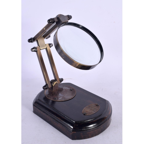 749C - A CONTEMPORARY MAGNIFYING GLASS. 28 cm x 12 cm extended.