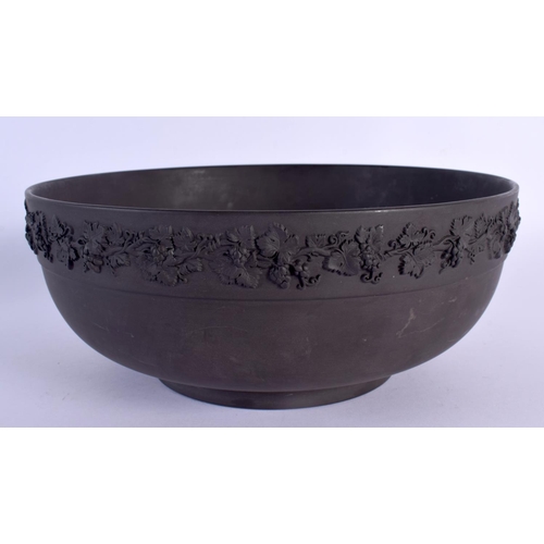 82 - A LARGE WEDGWOOD BLACK BASALT BOWL decorated with swags. 25 cm diameter.