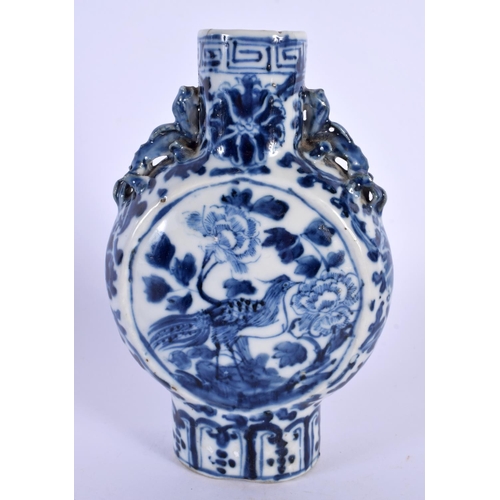 85 - A 19TH CENTURY CHINESE BLUE AND WHITE PORCELAIN PILGRIM FLASK Qing. 16 cm x 9 cm.