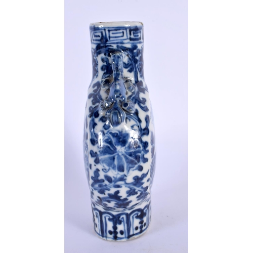 85 - A 19TH CENTURY CHINESE BLUE AND WHITE PORCELAIN PILGRIM FLASK Qing. 16 cm x 9 cm.