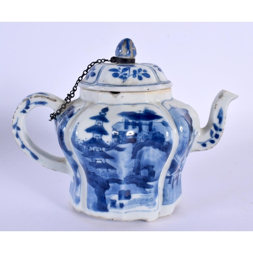 86 - A RARE LATE 17TH/18TH CENTURY CHINESE BLUE AND WHITE TEAPOT AND COVER Kangxi/Yongzheng. 14 cm wide.