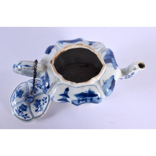 86 - A RARE LATE 17TH/18TH CENTURY CHINESE BLUE AND WHITE TEAPOT AND COVER Kangxi/Yongzheng. 14 cm wide.