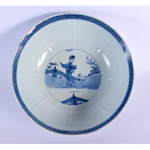 89 - A LARGE EARLY 18TH CENTURY CHINESE BLUE AND WHITE PORCELAIN PUNCH BOWL Yongzheng/Qianlong. 27 cm x 1... 