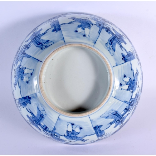 89 - A LARGE EARLY 18TH CENTURY CHINESE BLUE AND WHITE PORCELAIN PUNCH BOWL Yongzheng/Qianlong. 27 cm x 1... 