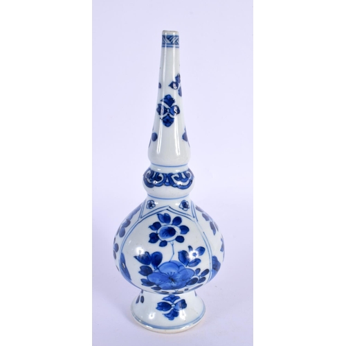 94 - A 17TH/18TH CENTURY CHINESE BLUE AND WHITE PORCELAIN ROSE WATER SPRINKLER Kangxi. 18 cm high.