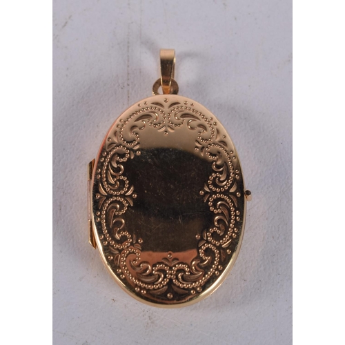 760B - A 9 GOLD LOCKET, Stamped 375, 3.4cm x 2cm, weight 3.5g