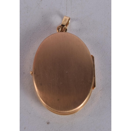 760B - A 9 GOLD LOCKET, Stamped 375, 3.4cm x 2cm, weight 3.5g