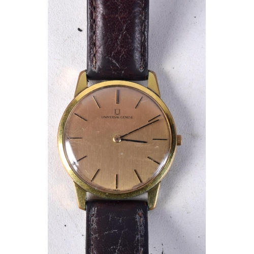 762 - A UNIVERSAL WATCH.  Dial 3.2cm incl crown