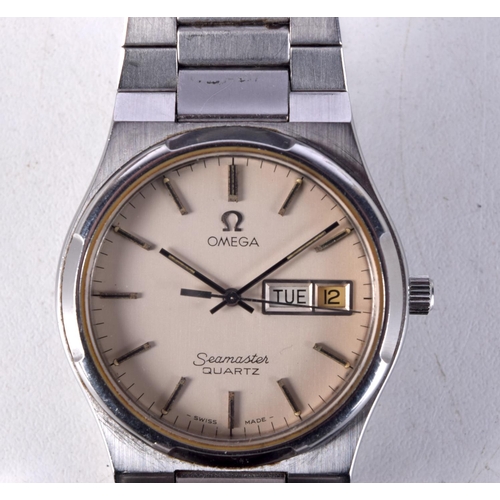 775 - AN OMEGA SEAMASTER QUARTZ CALENDAR WATCH.  Dial 3.7cm incl crown