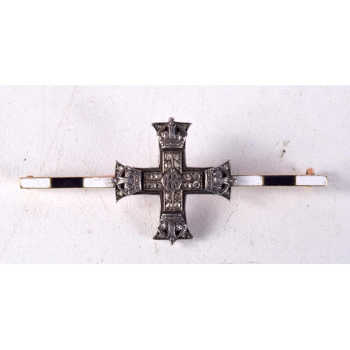 775B - A GEORGE V MILITARY CROSS WIDOW'S BROOCH IN WHITE METAL ON YELLOW METAL SET WITH DIAMONDS IN A FITTE... 