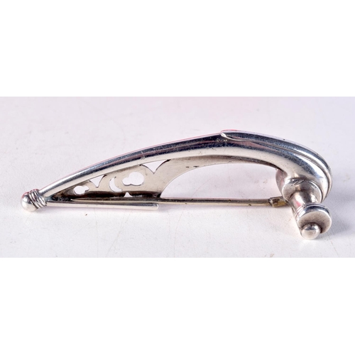 780D - A HEAVY SET ANCHOR KILT PIN  .  8.4cm x 3.2cm x 2.1cm, weight 43.6g