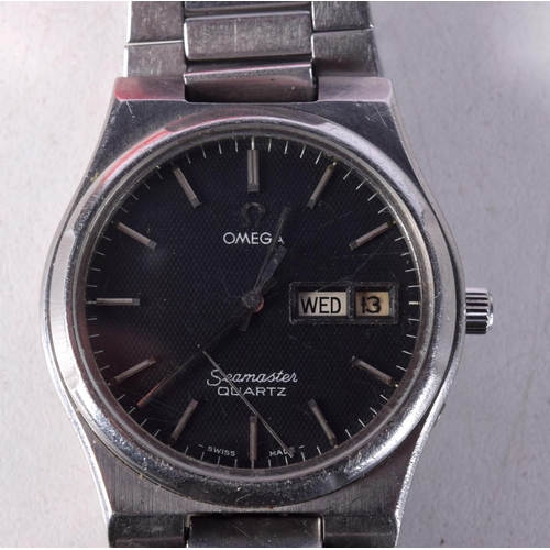 789 - AN OMEGA SEAMASTER QUARTZ CALENDAR WATCH.  Dial 3.7cm incl crown