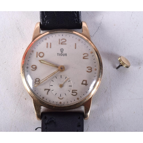 795 - A 9CT GOLD TUDOR WATCH.  Dial 3.2cm incl crown.  Case stamped Denison for Rolex