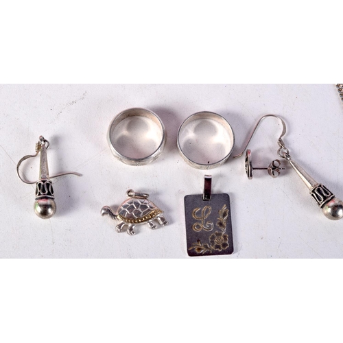 795A - ASSORTED SILVER JEWELLERY INCLUDING 2 RINGS, 3 PENDANTS,  3 NECKLACES AND A SINGLE EARRING (11)