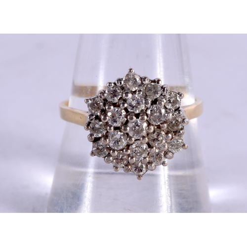 795E - AN 18CT GOLD AND DIAMOND CLUSTER RING.  Stamped 18K, Size R, weight 4.9g