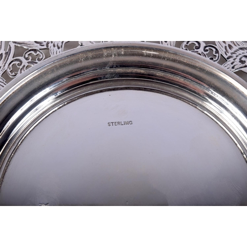 807 - A SILVER CAKE STAND WITH PIERCED GRIFFIN DECORATION.  Stamped Sterling, 28.4cm diameter, weight 551g