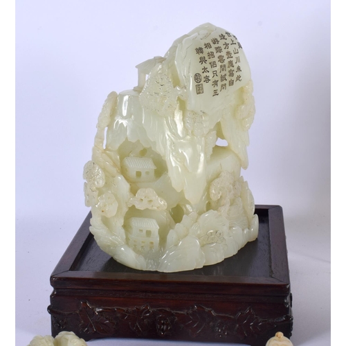 1500 - A FINE LARGE PRIVATE COLLECTION OF 19TH/20TH CENTURY CHINESE CARVED JADE ARTEFACTS Late Qing/Republi... 