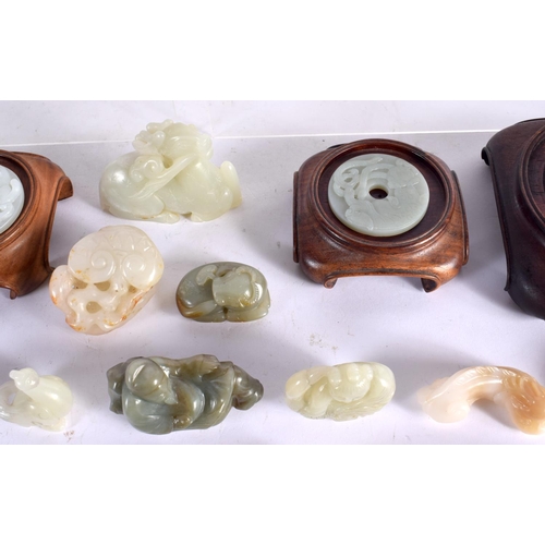 1500 - A FINE LARGE PRIVATE COLLECTION OF 19TH/20TH CENTURY CHINESE CARVED JADE ARTEFACTS Late Qing/Republi... 