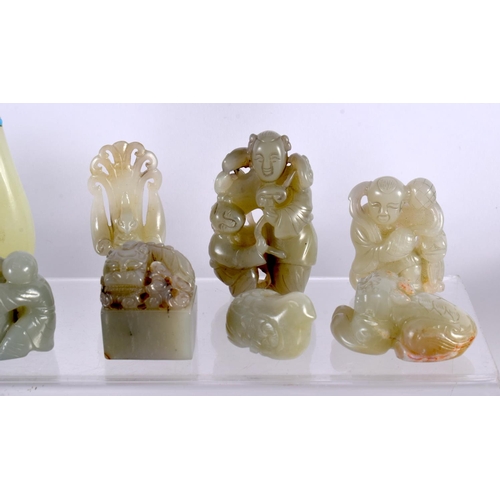 1500 - A FINE LARGE PRIVATE COLLECTION OF 19TH/20TH CENTURY CHINESE CARVED JADE ARTEFACTS Late Qing/Republi... 