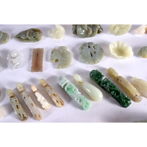 1500 - A FINE LARGE PRIVATE COLLECTION OF 19TH/20TH CENTURY CHINESE CARVED JADE ARTEFACTS Late Qing/Republi... 