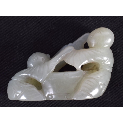 1511 - FOUR 19TH/20TH CENTURY CHINESE CARVED JADE FIGURES together with a jade beast seal. Largest 7 cm x 4... 