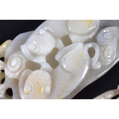 1512 - A GROUP OF FOUR 19TH/20TH CENTURY CHINESE CARVED JADE LEAVES together with a jade belt hook & jade g... 