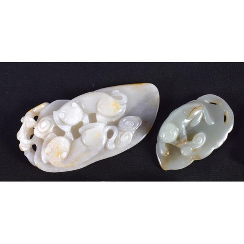 1512 - A GROUP OF FOUR 19TH/20TH CENTURY CHINESE CARVED JADE LEAVES together with a jade belt hook & jade g... 