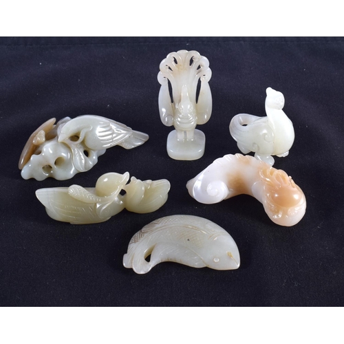 1513 - A SET OF FOUR 19TH/20TH CENTURY CHINESE CARVED JADE BIRDS together with two jade fish. Largest 7.75 ... 